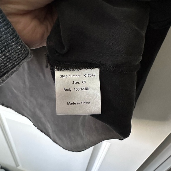 Black silk Xirena top - Picture 3 of 3